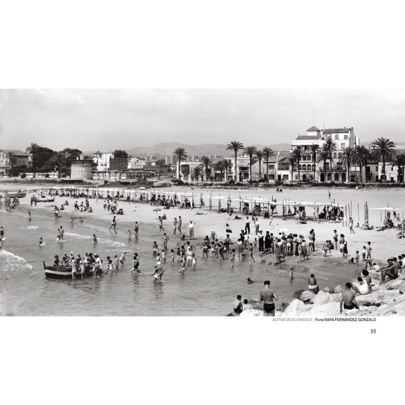 Vilanova i la Geltrú des de baix a mar
